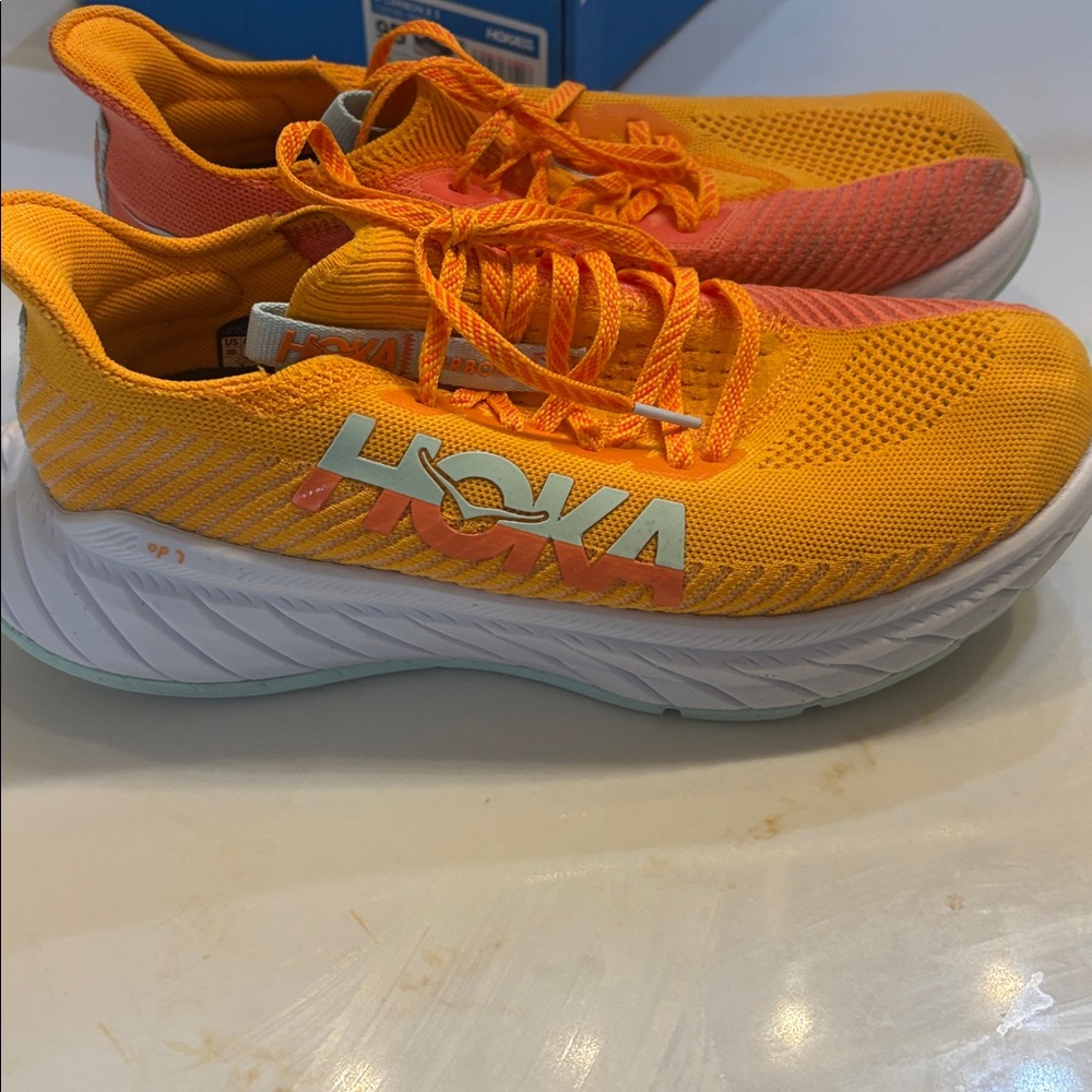 Hoka ladies 9 Carbon x Orange and white Lightweight Running Sneakers - Picture 4 of 11
